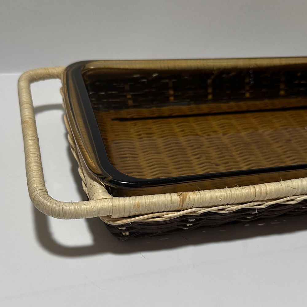 Vintage Pyrex Rectangular Amber Glass Baking Dish 232-N w/ Wicker Basket Carrier - Picture 4 of 13